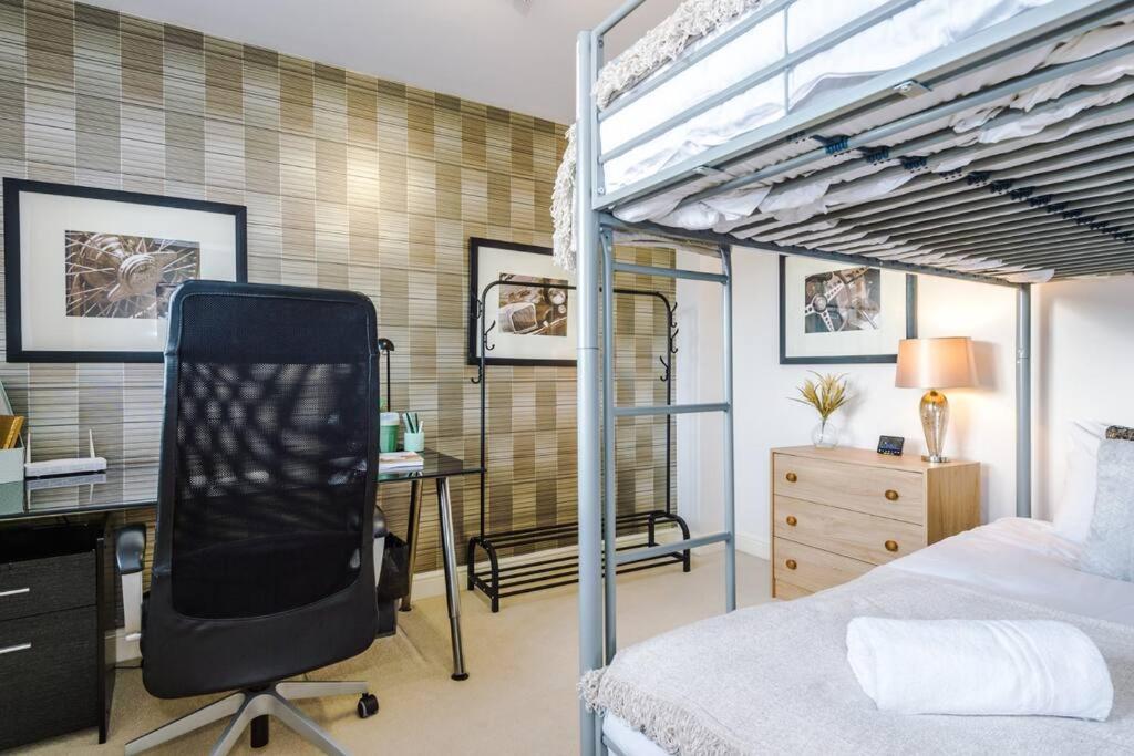 Stylish Townhouse Chester City Centre With Parking Exterior photo