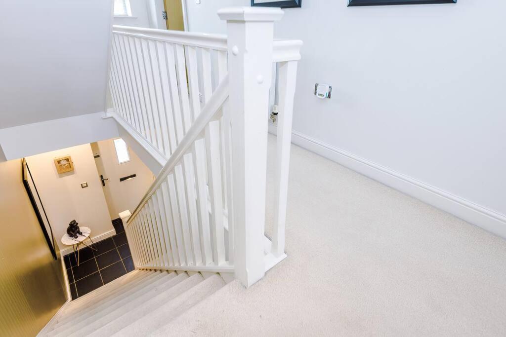 Stylish Townhouse Chester City Centre With Parking Exterior photo